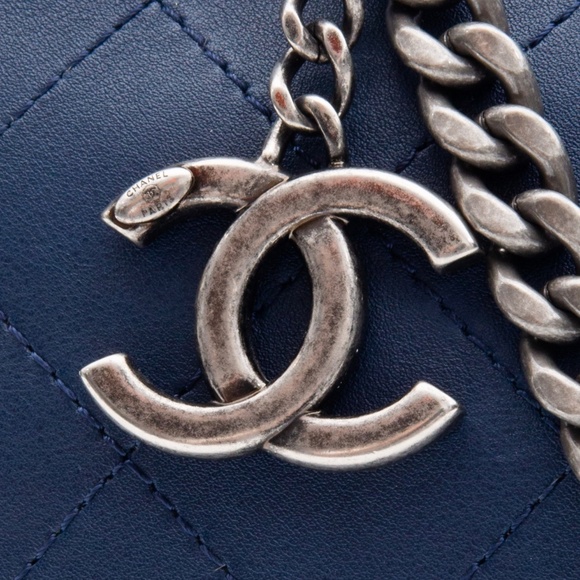 CHANEL BLUE QUILTED CALFSKIN LEATHER URBAN ALLURE HOBO BAG (2017) SMALL - Picture 6 of 10